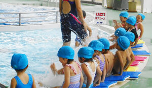 幼児水泳教室の様子2